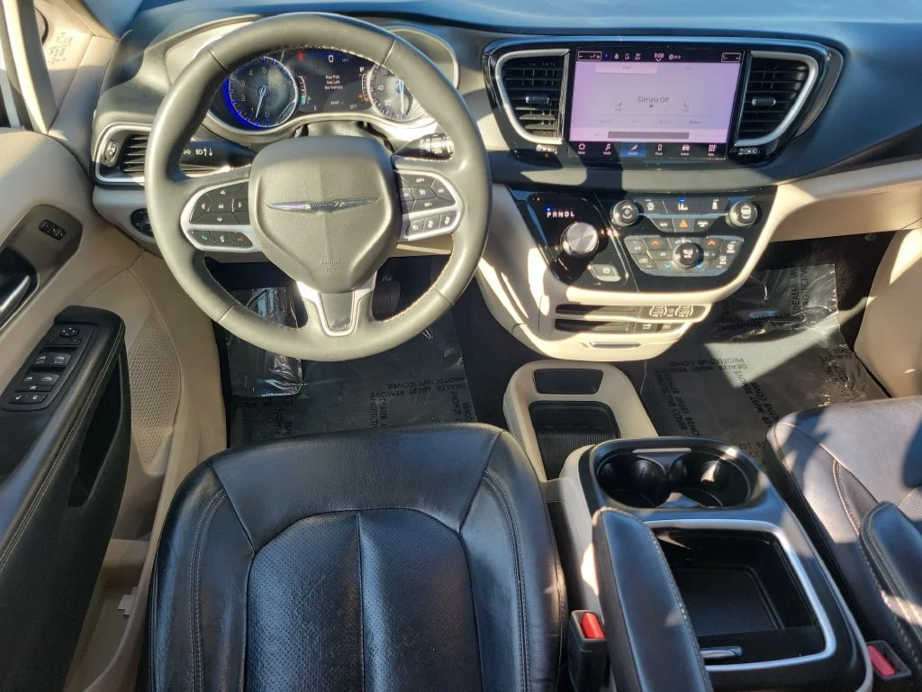 Certified Used 2022 White Chrysler Touring L image 17