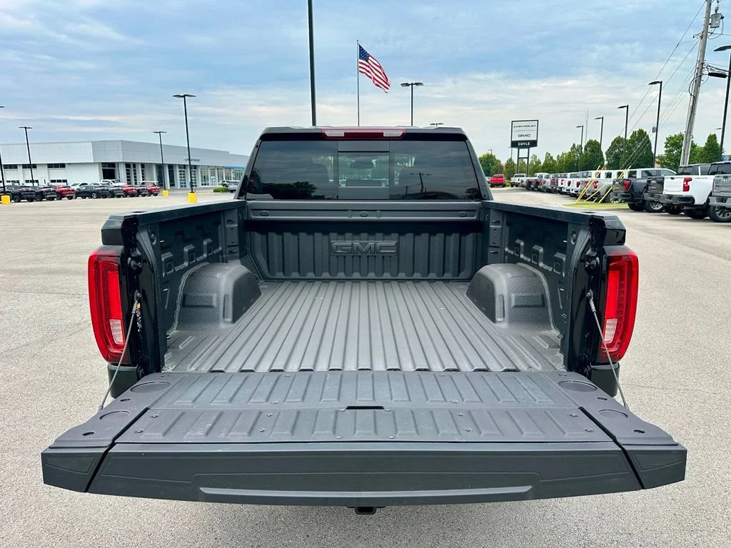 2026 GMC Sierra 1500 SLT - Photo 6