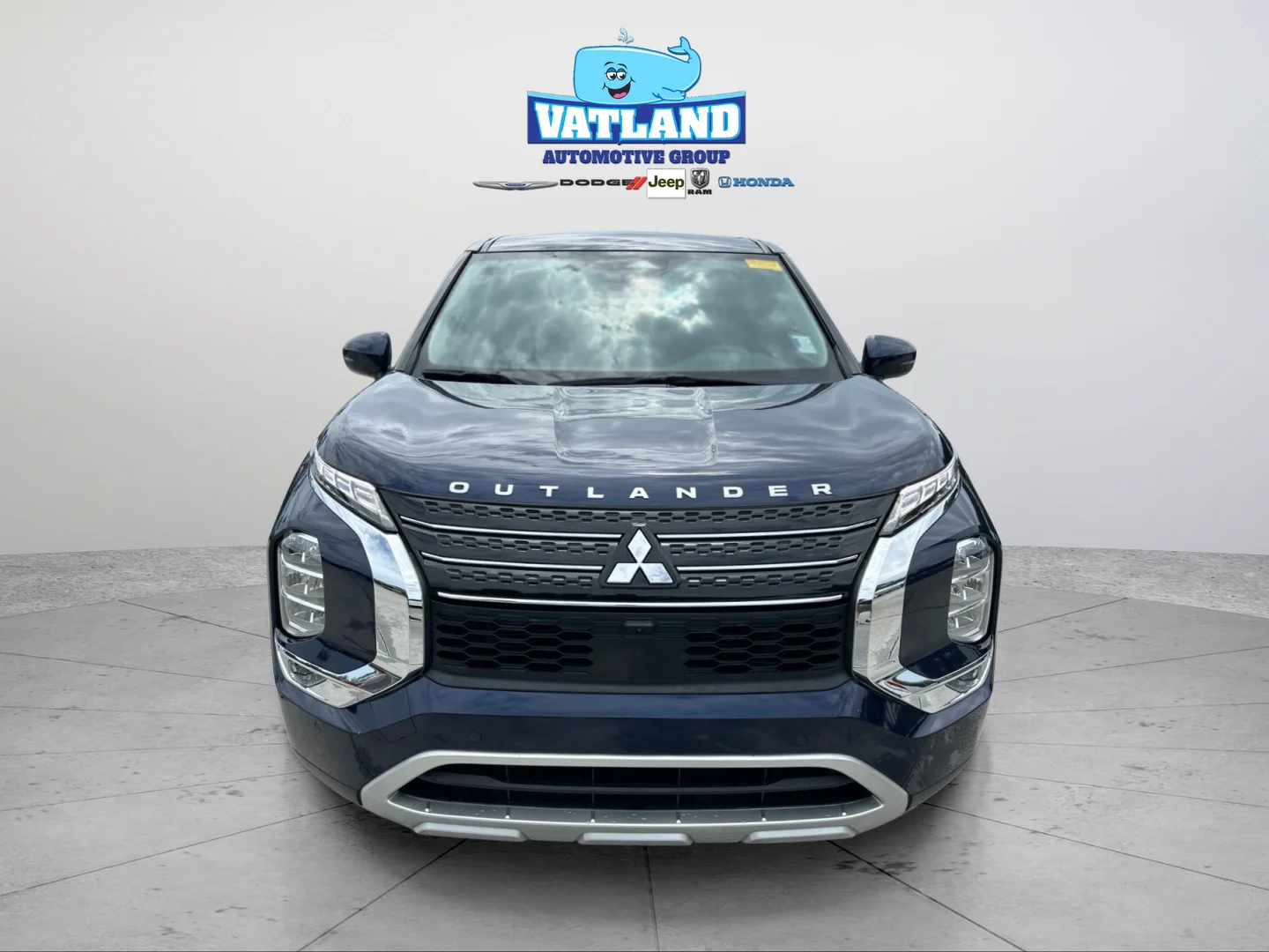 Used 2024 Cosmic Blue Metallic Mitsubishi SE image 9