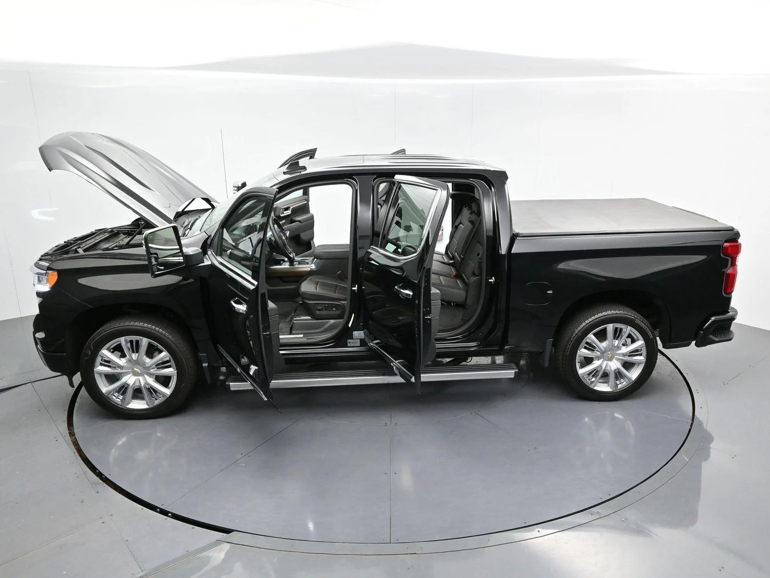 Used 2024 Black Chevrolet High Country image 41