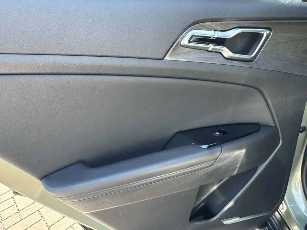 Used 2024 Green Kia X-Pro Prestige image 23