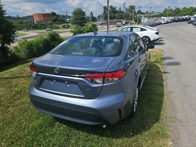 Used 2024  Toyota LE image 3