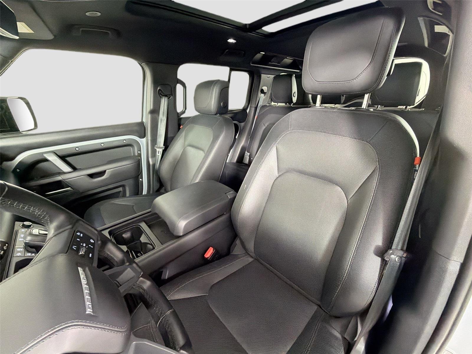Used 2024 Hakuba Silver Land Rover X-Dynamic SE image 20
