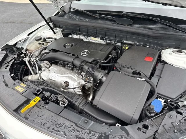 Used 2022  Mercedes-Benz GLB 250 image 13