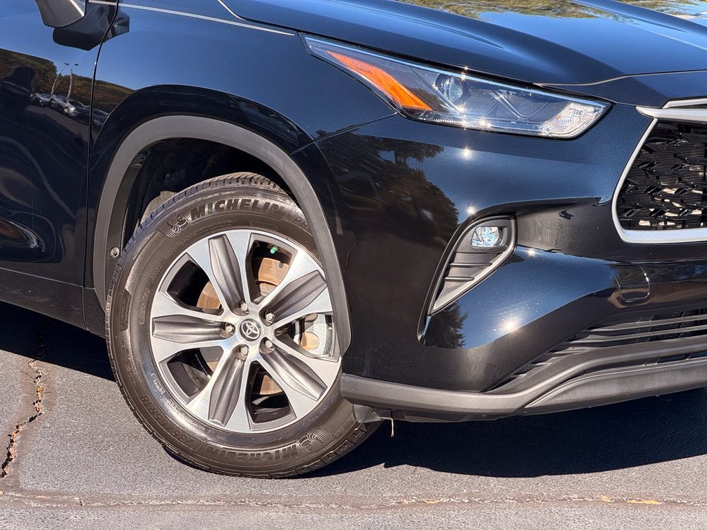 Used 2022 Black Toyota XLE image 4