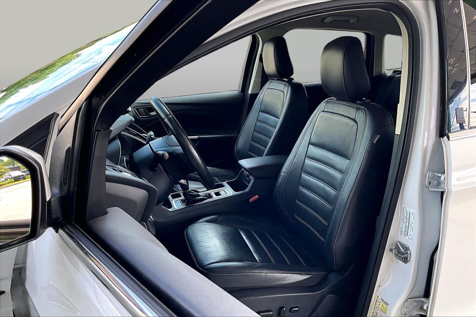 Used 2018 Oxford White Ford SEL image 9