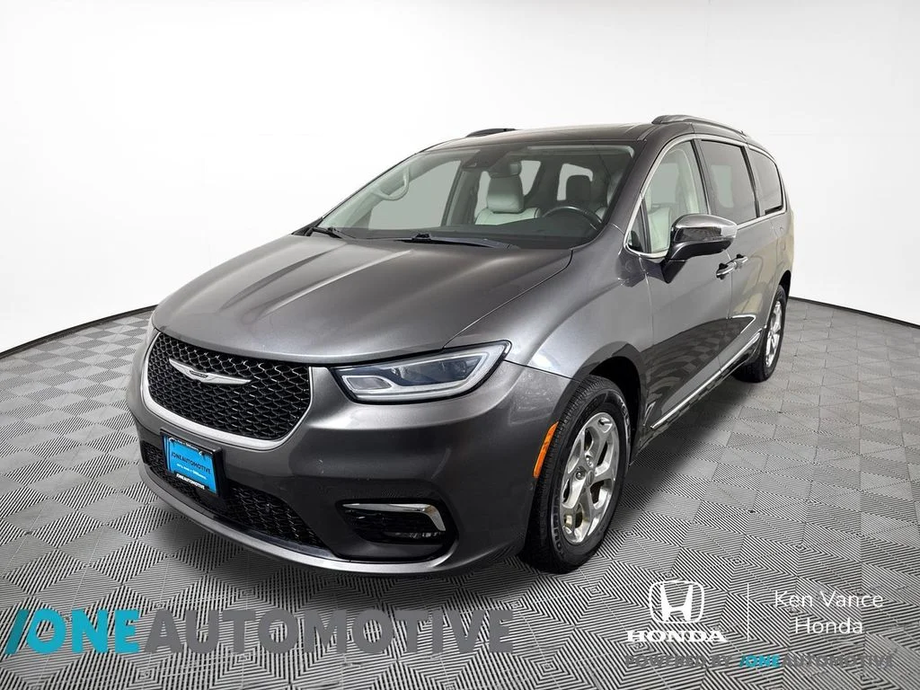 2021 Chrysler Pacifica Limited's photo
