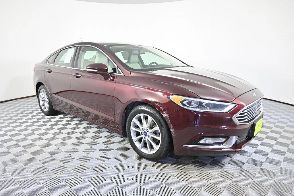 Used 2017 Red Ford SE image 9