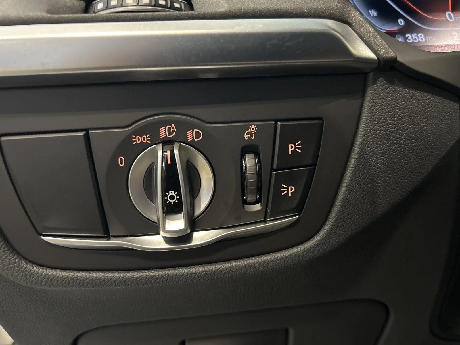 Used 2024 Alpine White BMW xDrive30i image 18
