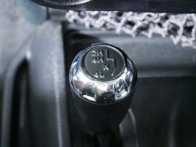 Used 2016 Silver Jeep Unlimited Sahara image 33