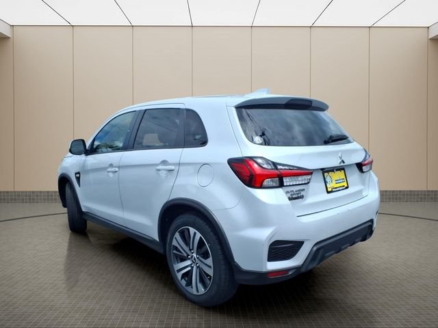 Used 2024  Mitsubishi 2.0 ES image 9