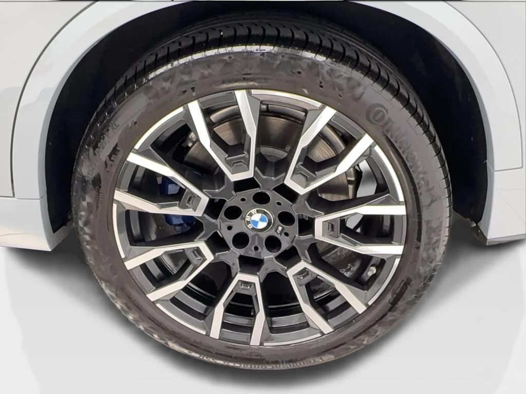 Used 2025 Gray BMW M60i image 11