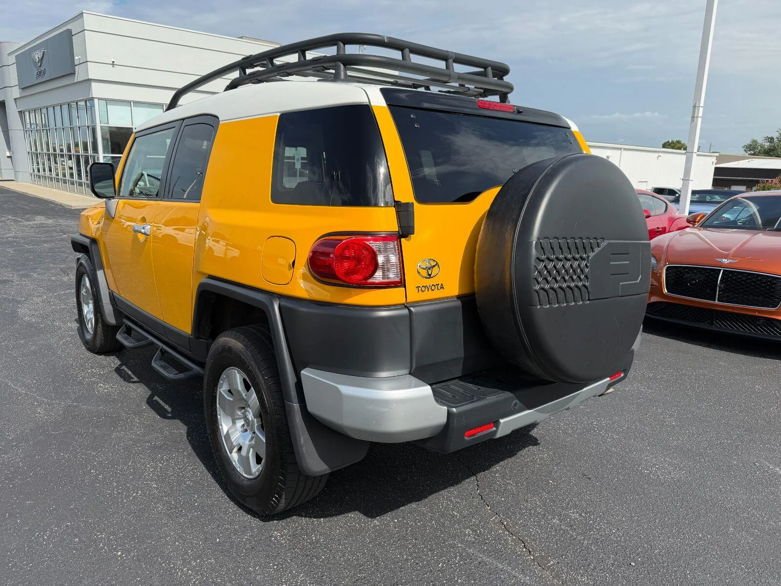 Used 2007 White/Sun Fusion Toyota BASE image 4