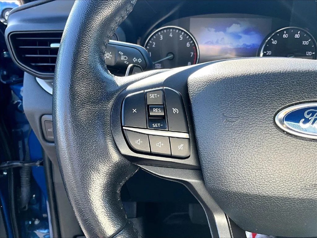 Used 2020 Blue Ford XLT image 17