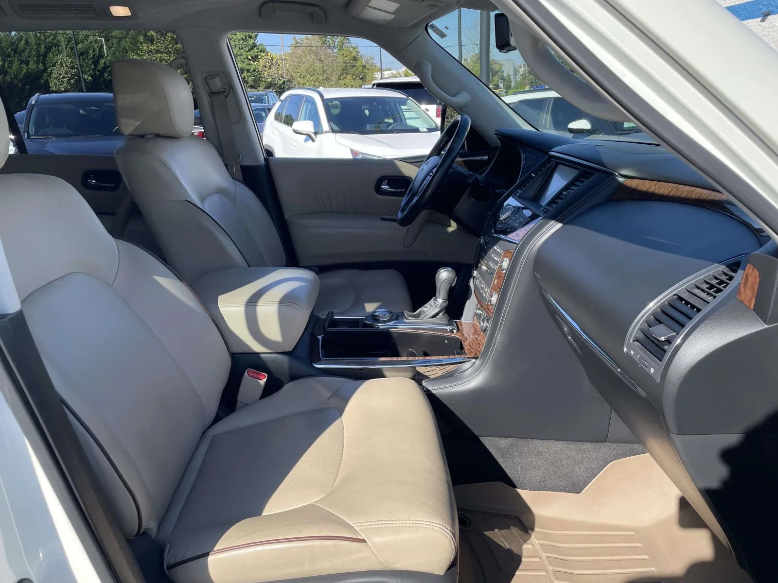 Used 2020 White Nissan Platinum 4WD image 8