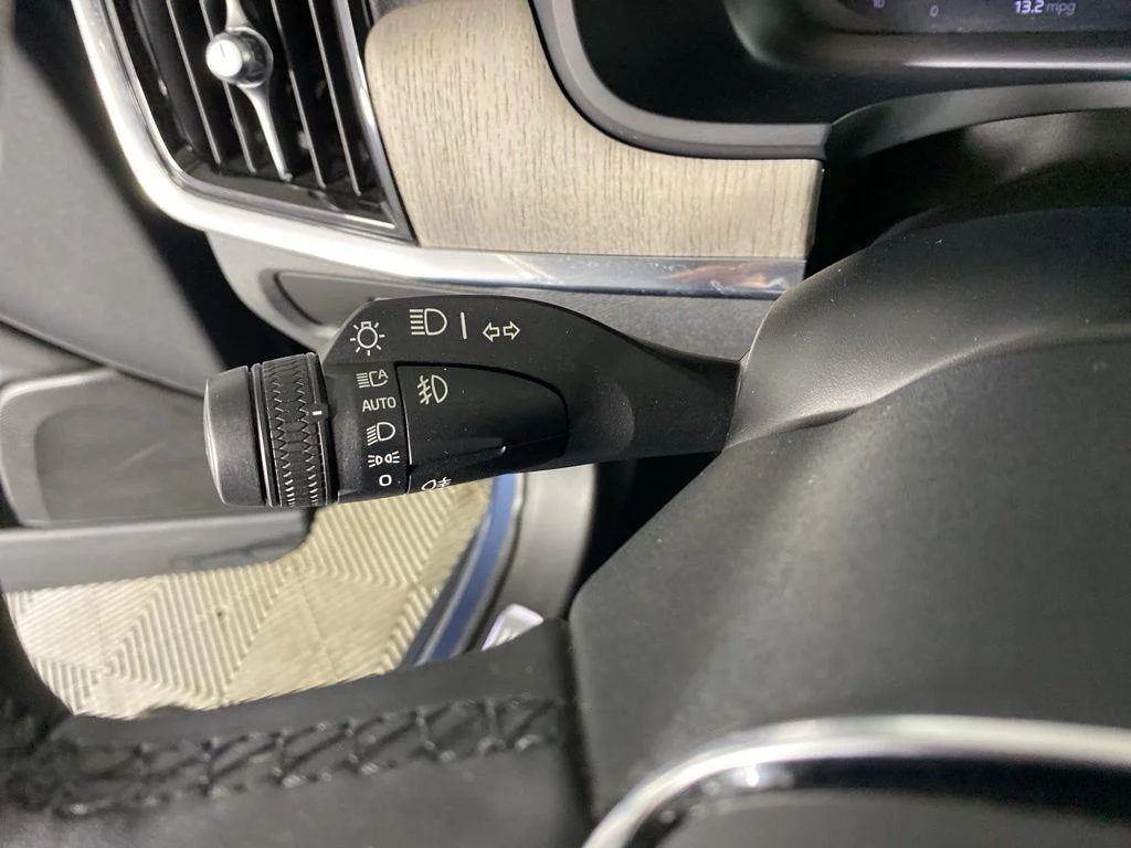 Used 2023 Denim Blue Metallic Volvo Ultimate image 29