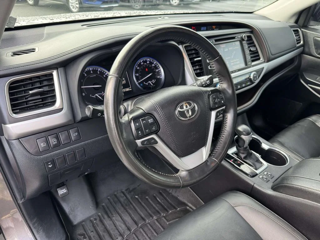 Used 2019 Gray Toyota XLE image 2