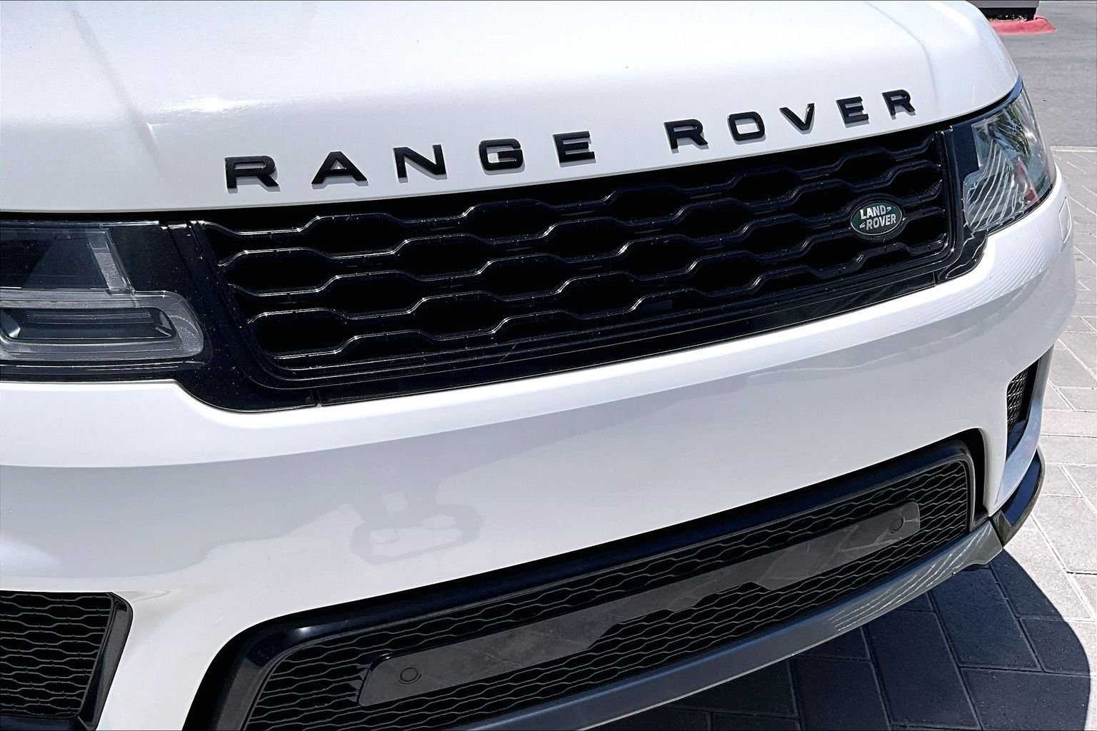 Used 2022 White Land Rover HSE Silver Edition image 30