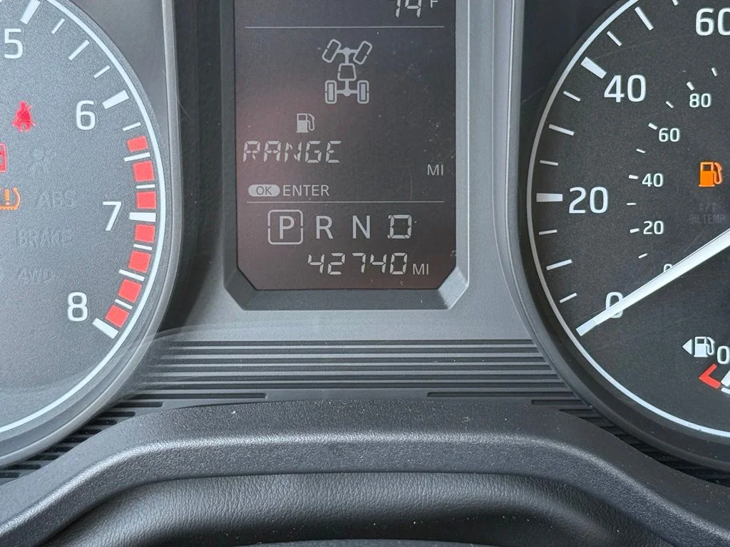 Used 2018 Black Nissan S image 18