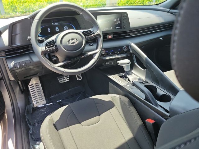 2025 Hyundai Elantra SEL - Photo 10