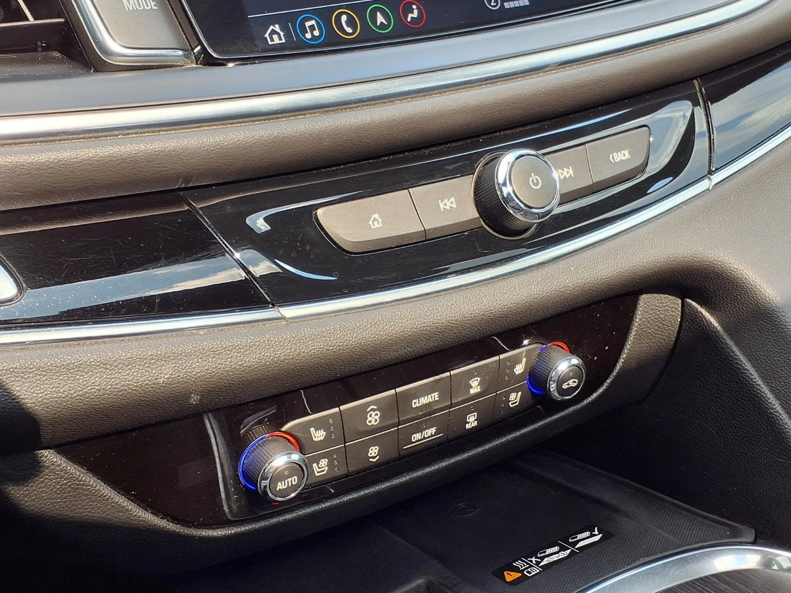 Used 2023 White Buick Avenir image 4