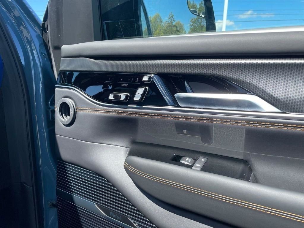 New 2026 Steel Blue Exterior Paint Jeep Summit Reserve image 42