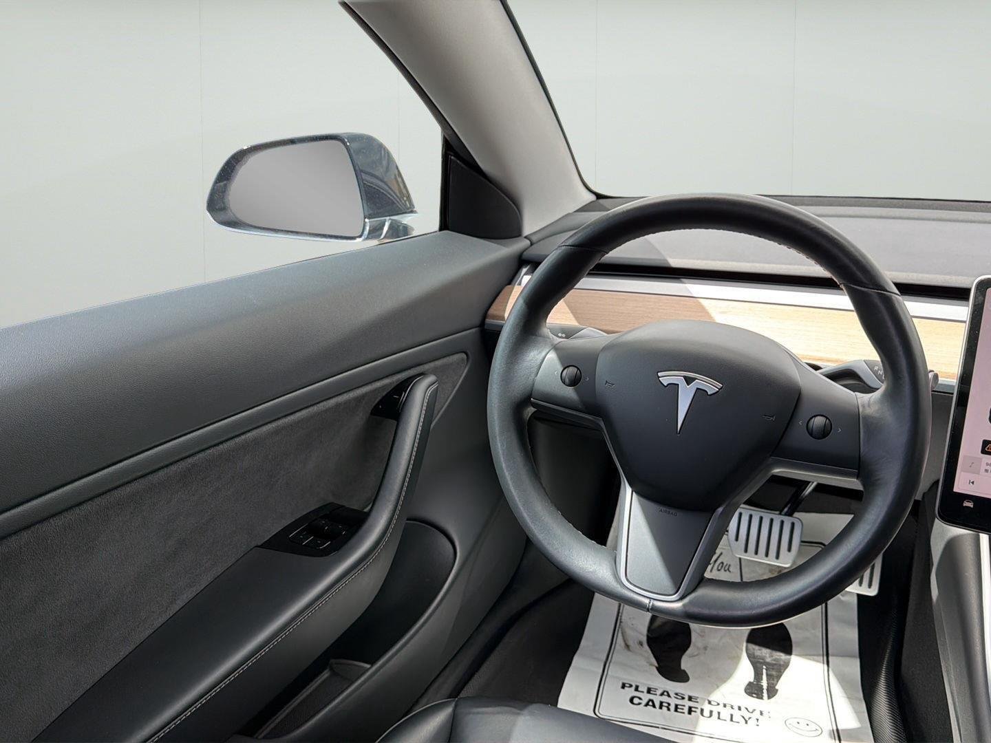 Used 2018  Tesla Long Range Battery image 22