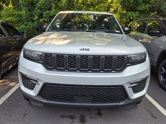 Used 2025 Silver Jeep Limited image 2