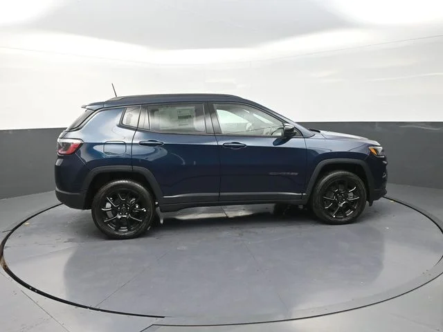 New 2026 Fathom Blue Pearl-Coat Exterior Paint Jeep Latitude image 10