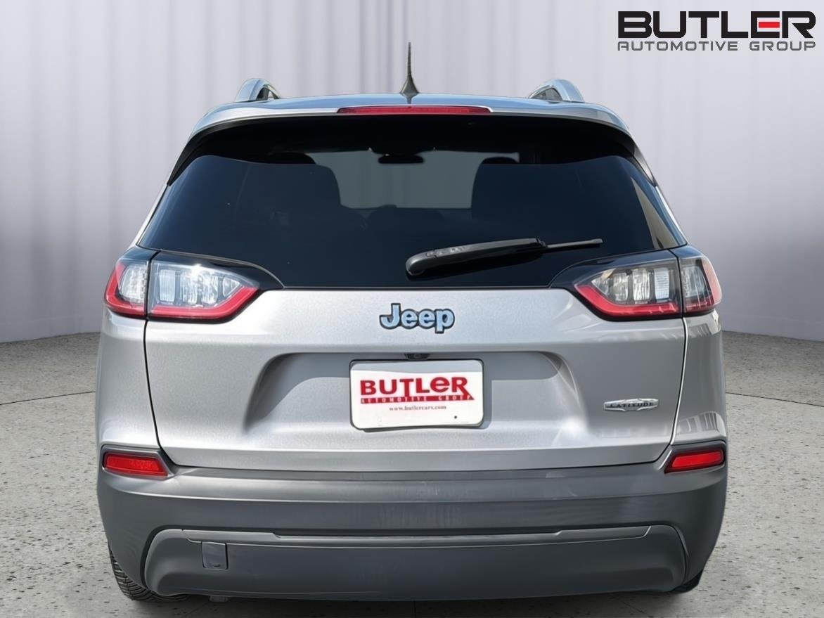 Used 2020 Billet Silver Metallic Clearcoat Jeep Latitude image 5