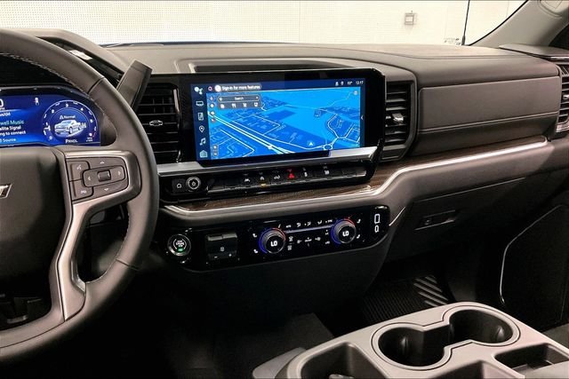 Used 2025 Riptide Blue Metallic Chevrolet LT image 7