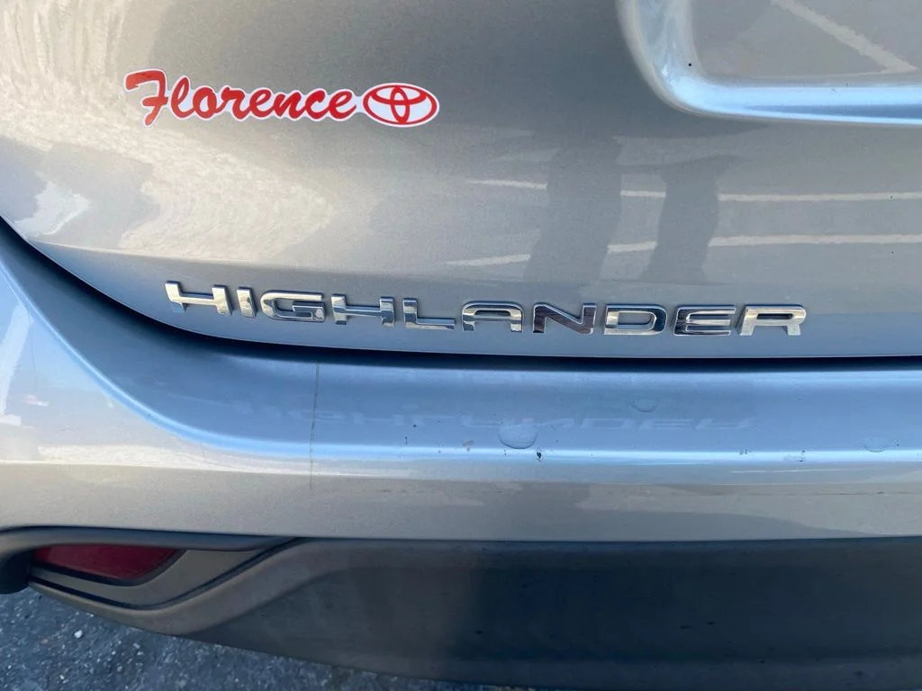Used 2022 Silver Toyota XLE image 14