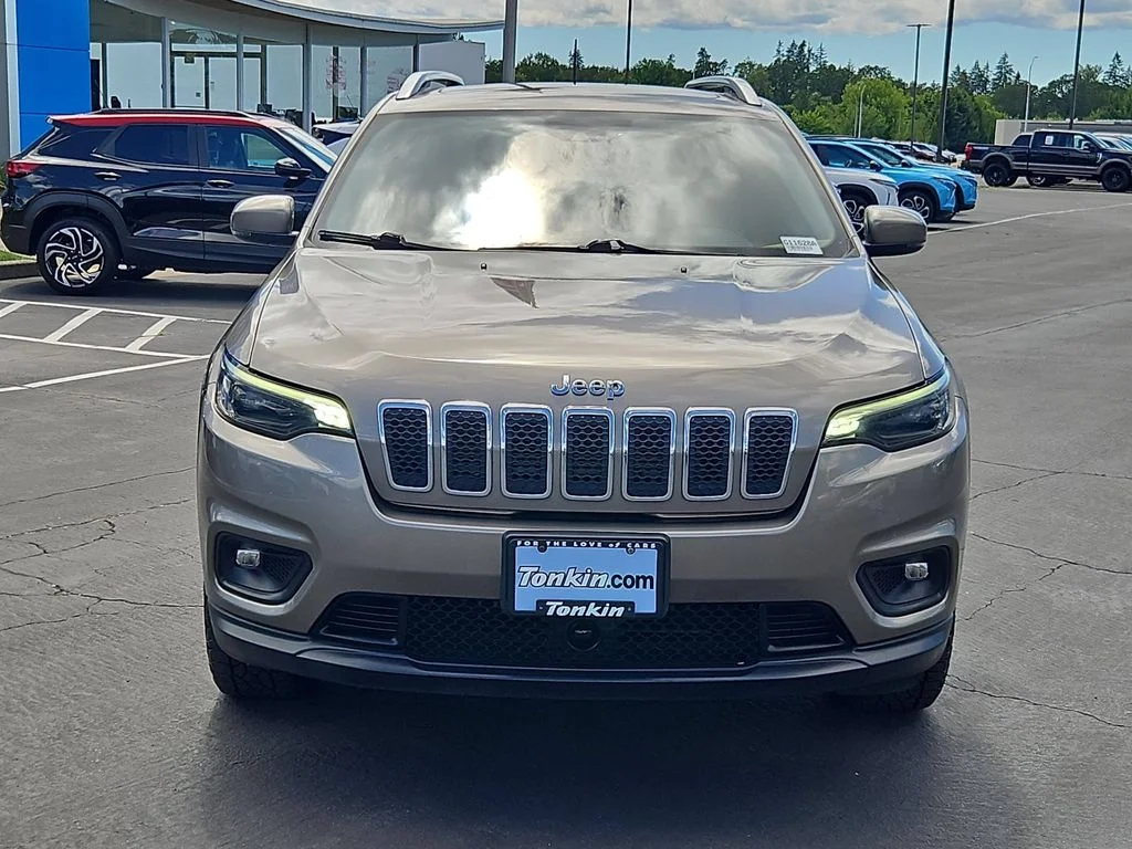 Used 2020 Light Brownstone Pearlcoat Jeep Latitude Plus image 9