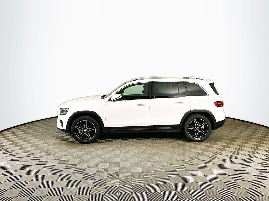 New 2026 Polar White Mercedes-Benz GLB 250 image 4