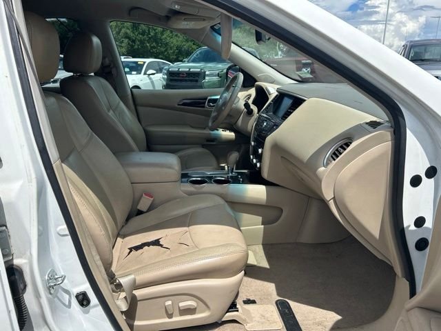 Used 2014 White Nissan Platinum image 11
