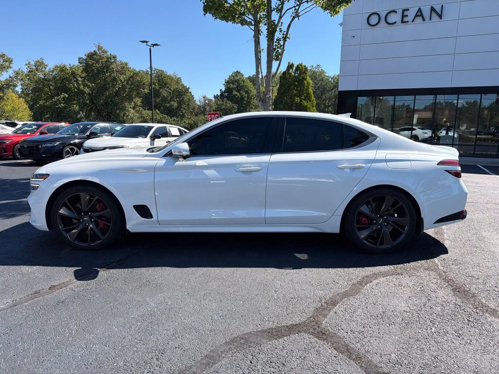 Used 2023 White Genesis 3.3T image 8