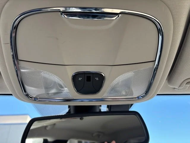 Used 2015 White Jeep Latitude image 13