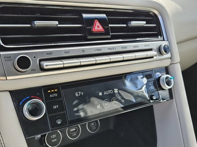 2025 GENESIS G70 Standard - Photo 32