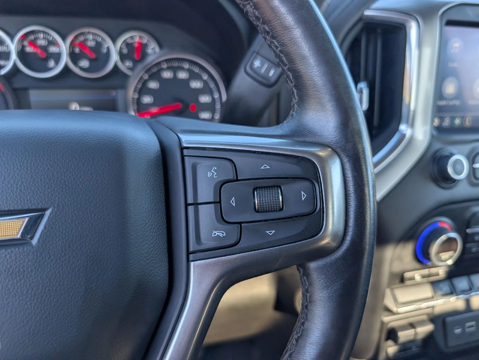 Used 2022 Northsky Blue Metallic Chevrolet LT image 15