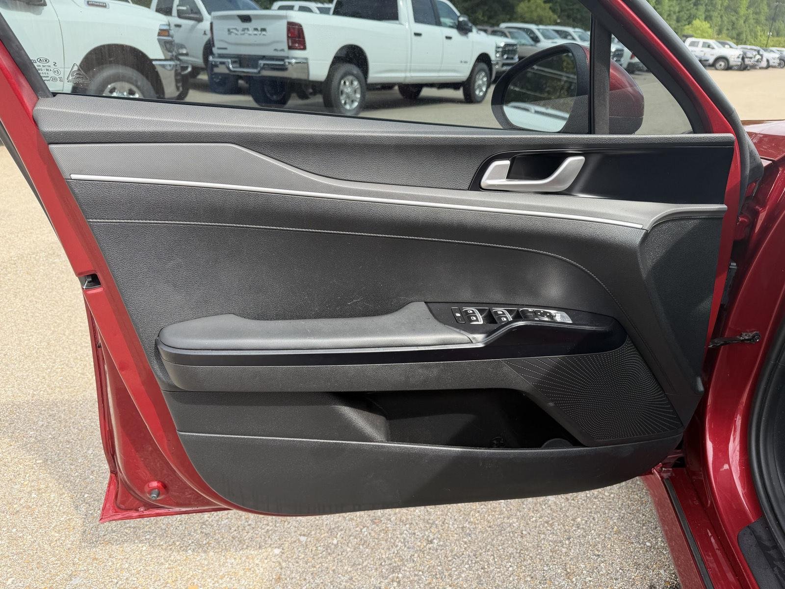 Used 2021 Passion Red Tintcoat Kia LXS image 14