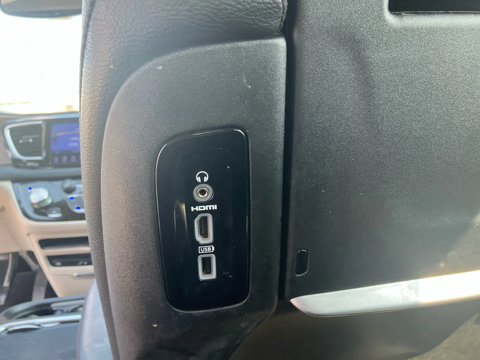 Used 2017 Dark Cordovan Pearlcoat Chrysler Touring-L Plus image 33