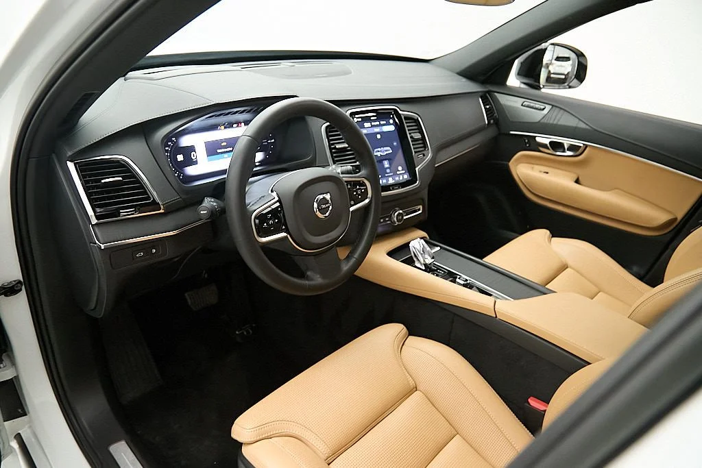 Certified Used 2023 Crystal White Volvo Ultimate image 13