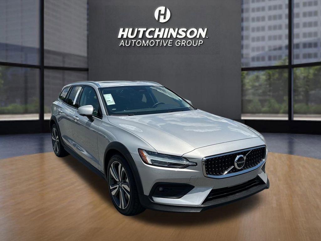 2025 Volvo V60 Cross Country B5 Plus AWD's photo