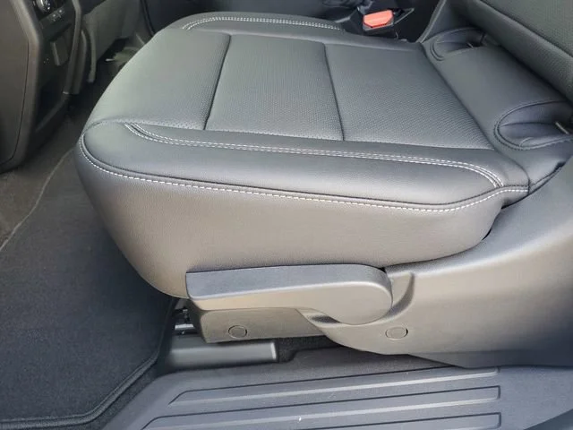 2025 Chevrolet Traverse LT - Photo 12