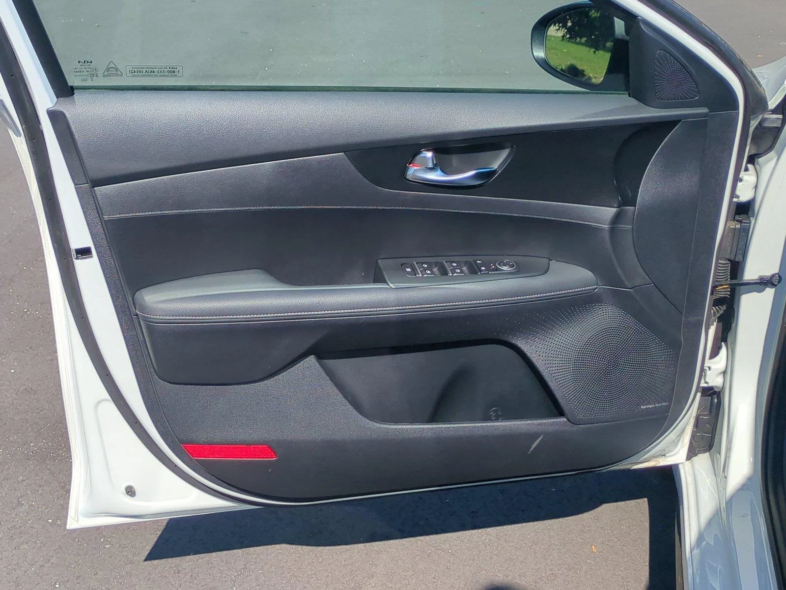 Used 2024 Snow White Pearl Kia GT-Line image 14