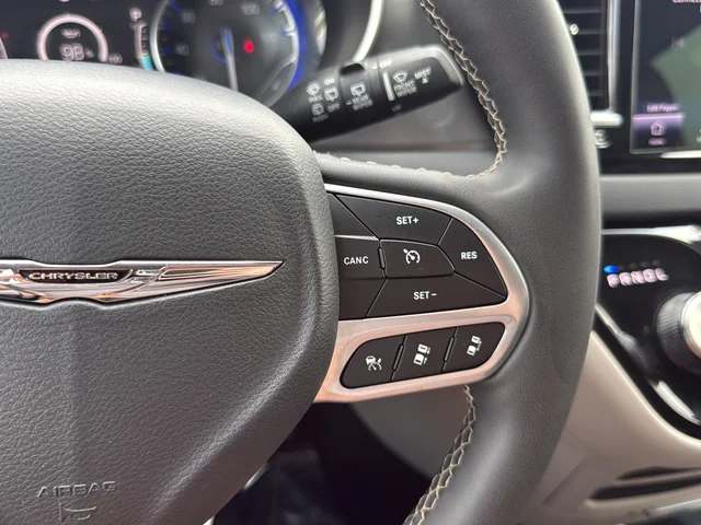 Used 2024 White Chrysler Touring L image 17