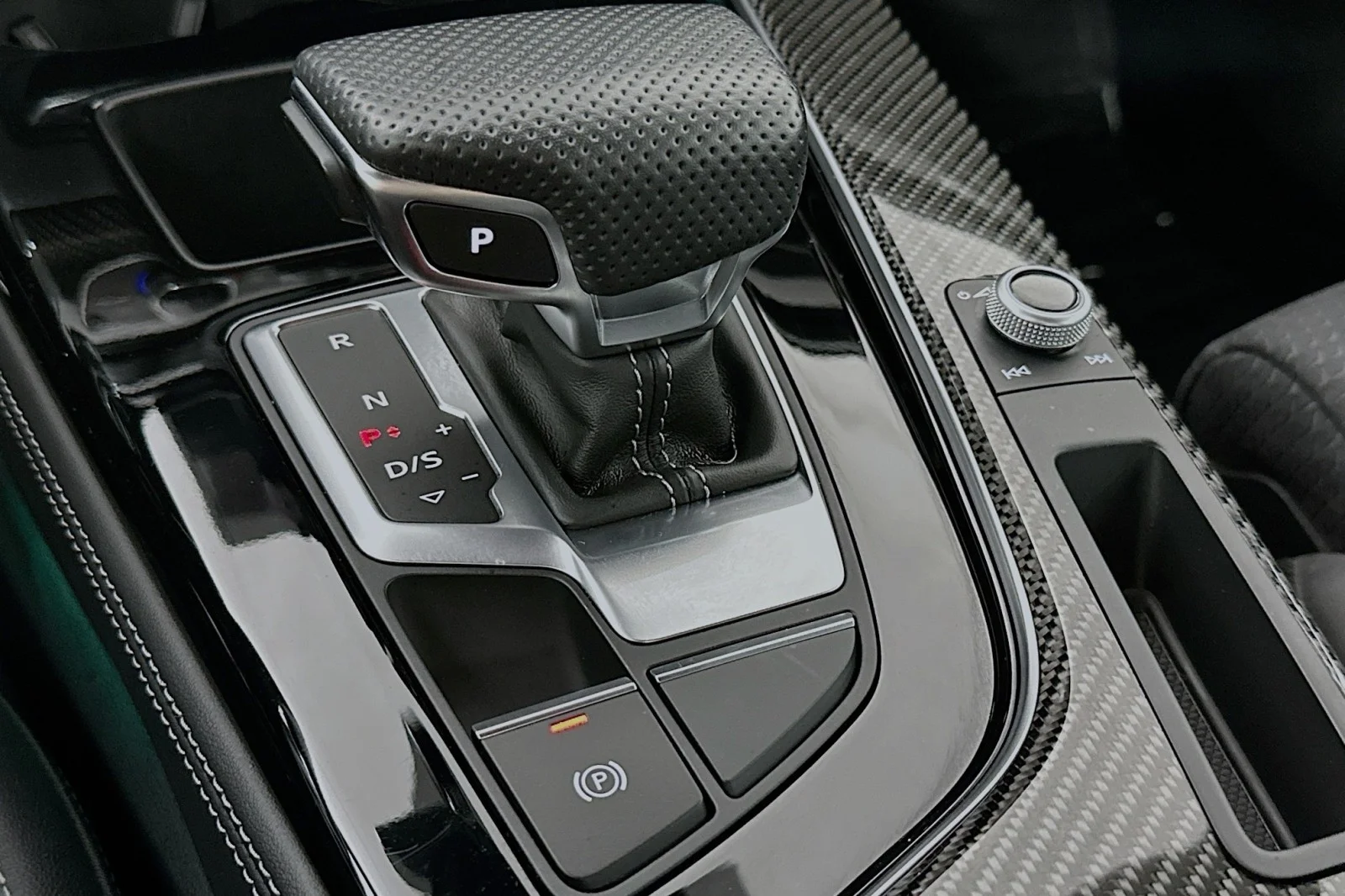 Used 2025 Mythos Black Metallic Audi S line Premium Plus image 7