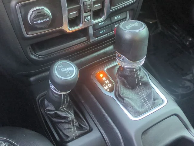 Used 2023 Silver Jeep Sahara image 27