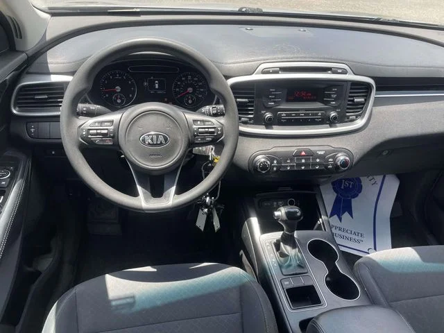 Used 2017 Silver Kia L image 9