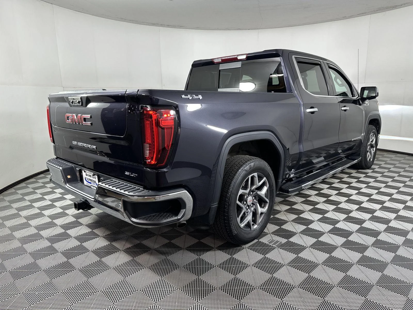 Used 2024 Titanium Rush Metallic GMC SLT image 9